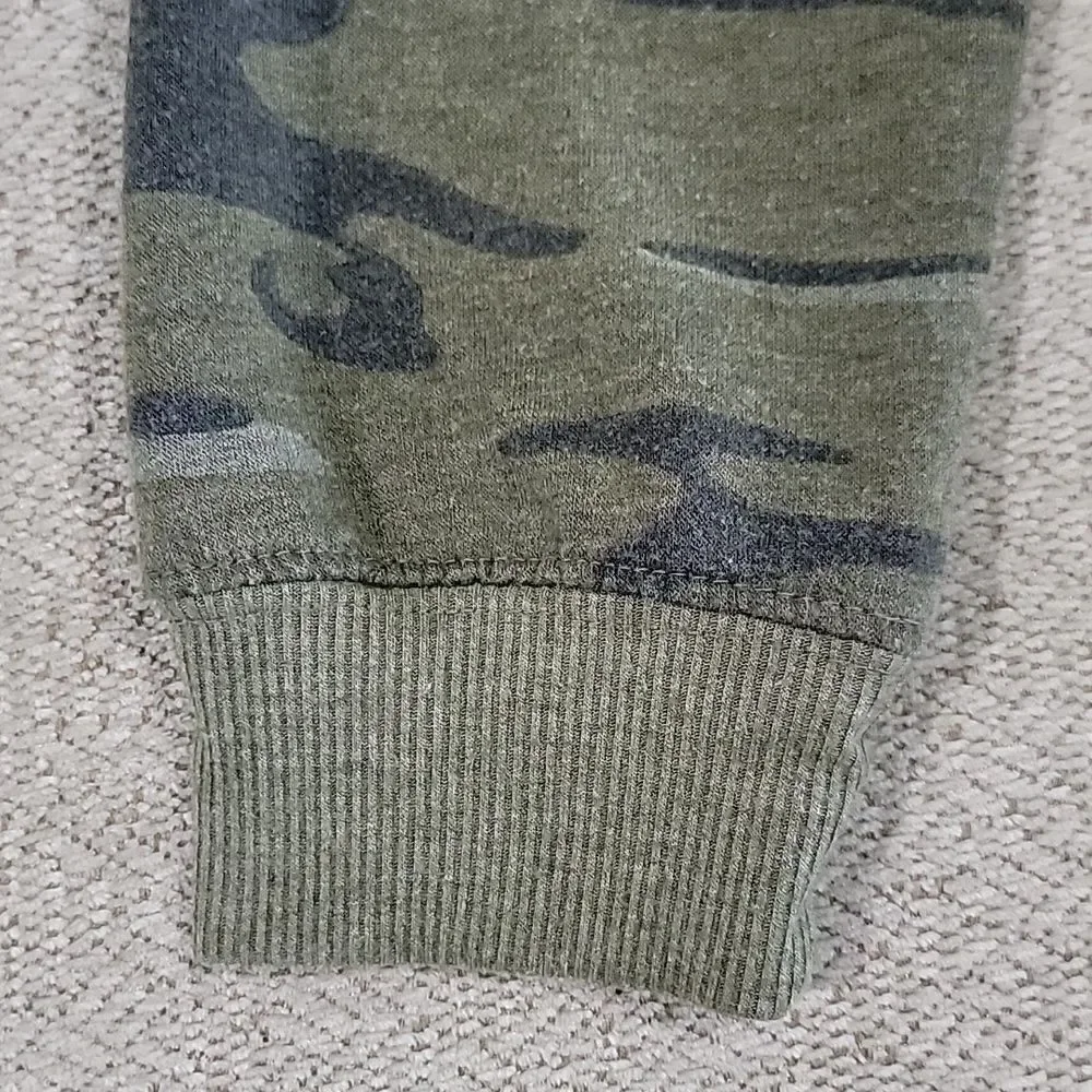 Zoe + Liv Green Camouflage Print Crew Neck Sweatshirt - Size Small